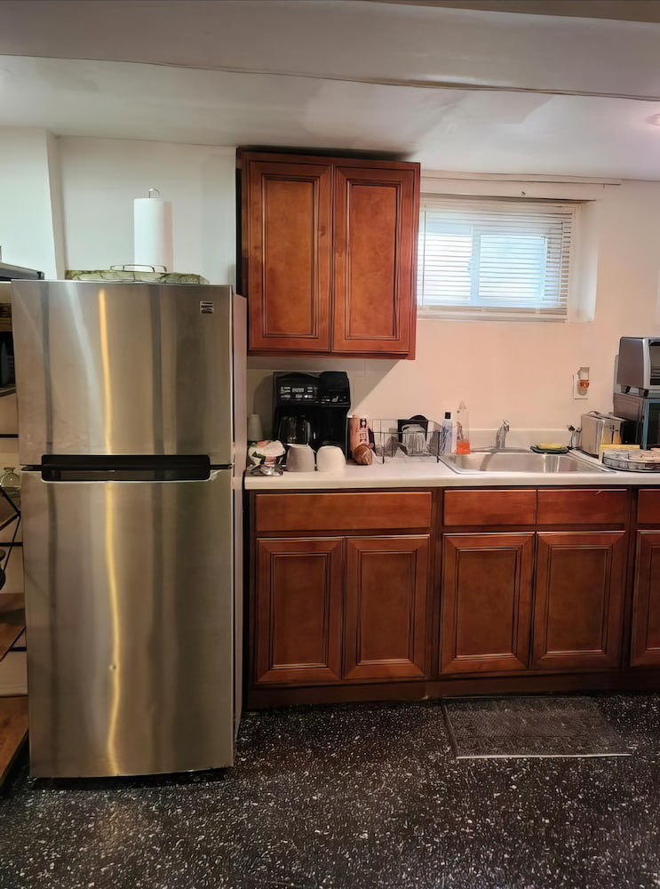 Cozy Studio; Lower Level Unit Cozy Studio; Lower Level Unit