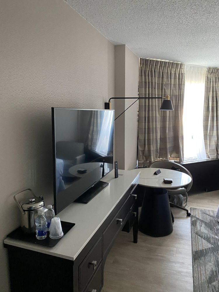 Sheraton Montreal Airport Hotel Sheraton Montreal Airport Hotel