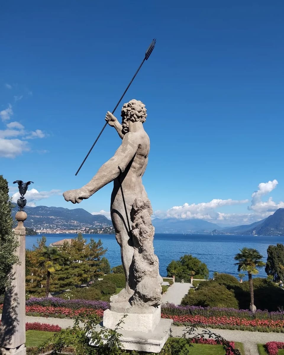 Statue, Lake Maggiore Statue, Lake Maggiore