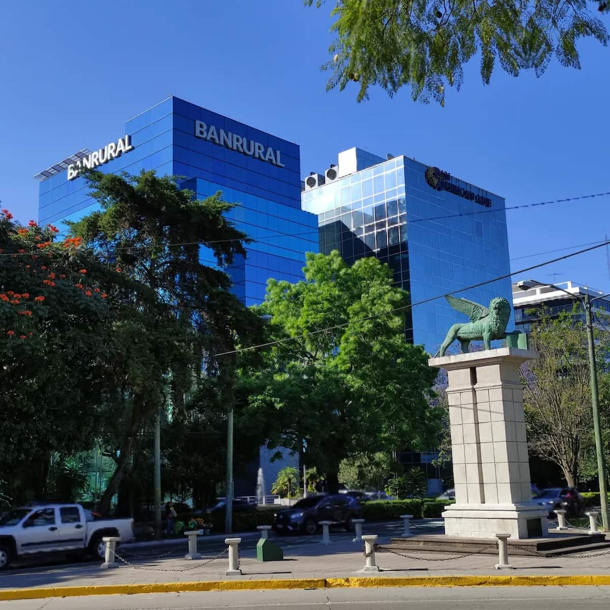 Avenida La Reforma, Guatemala City Avenida La Reforma, Guatemala City
