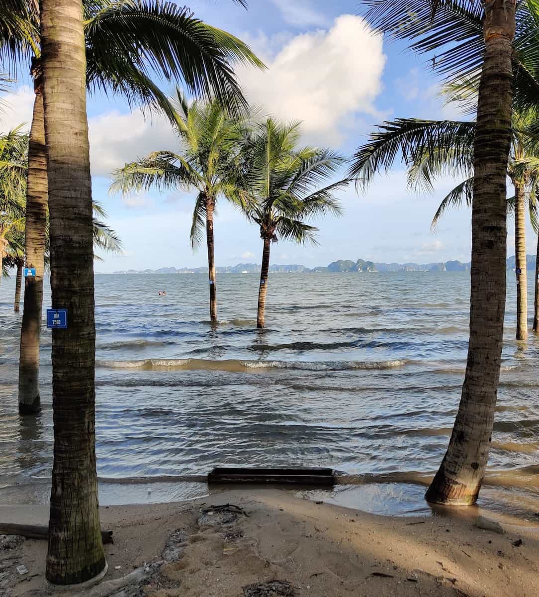 Halong, Bai Chay Beach