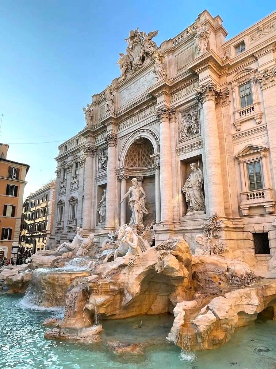 Trevi Fountain, Italy Trevi Fountain, Italy