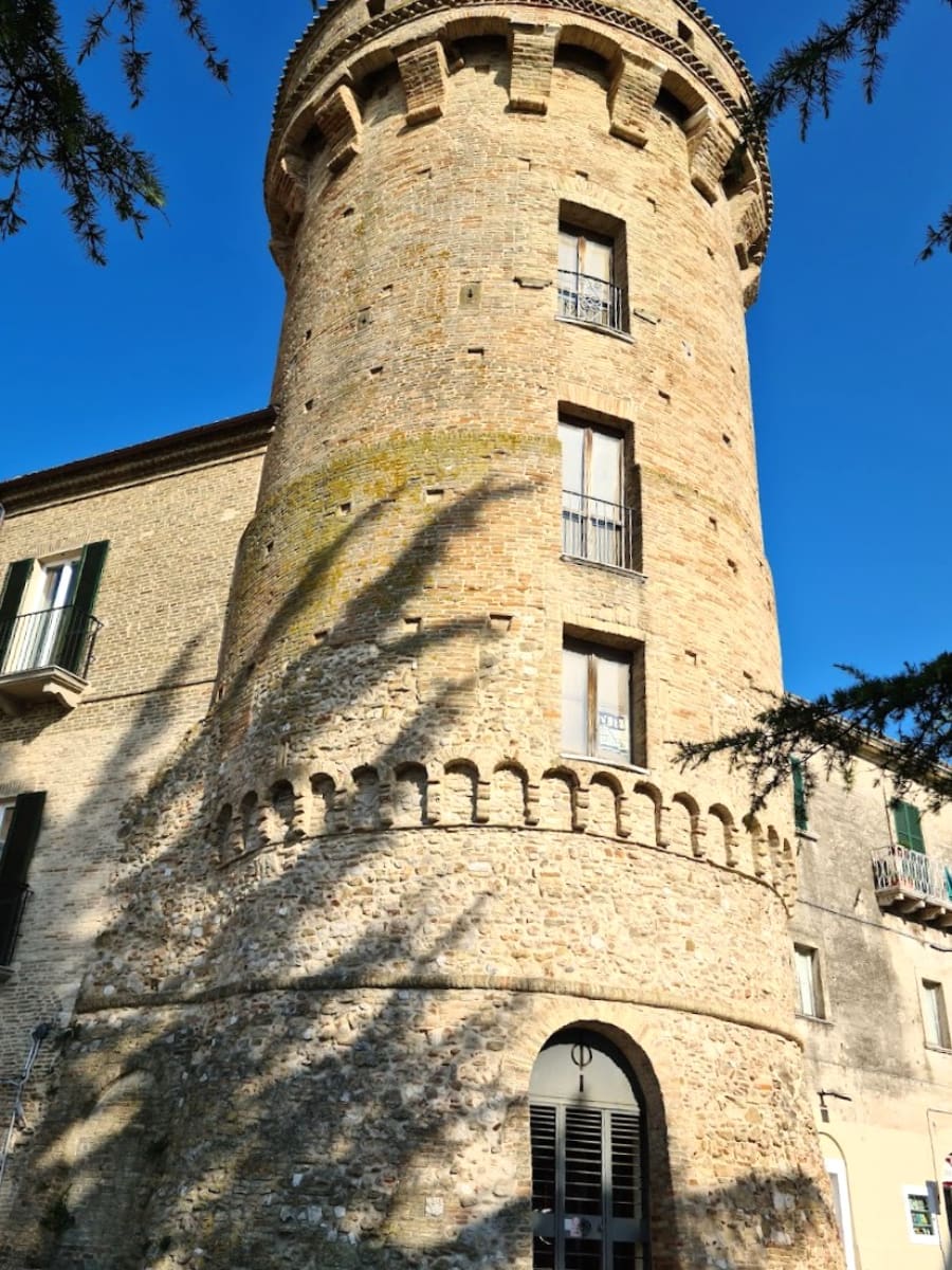 Castello Caldoresco, Abruzzo Castello Caldoresco, Abruzzo