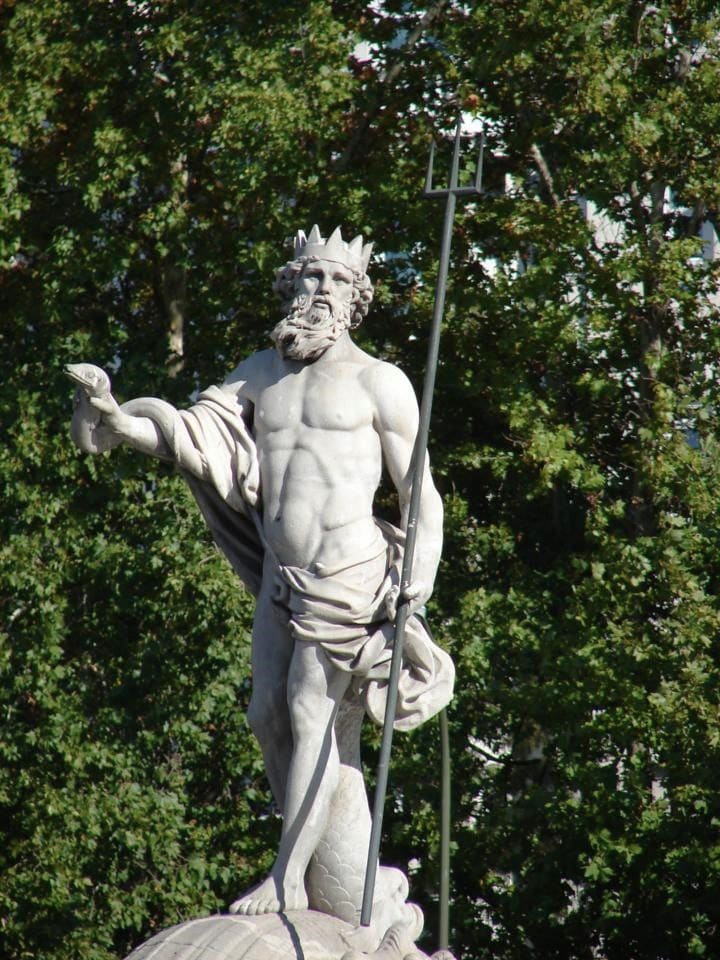 Neptune_Fountain_in_Madrid (3)