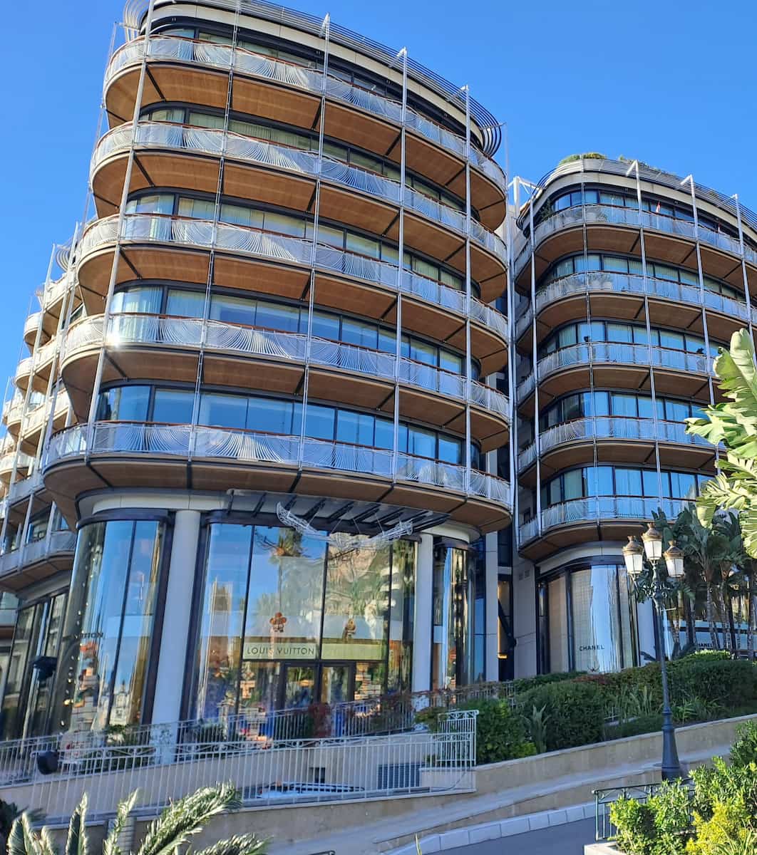 One Monte-Carlo center One Monte-Carlo center