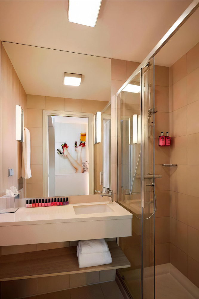 Moxy Frankfurt Airport Moxy Frankfurt Airport