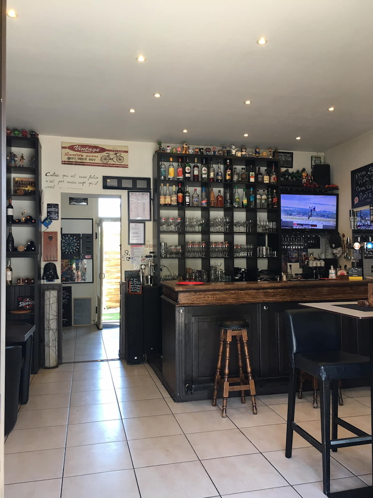 Bar in Gare Saint-Jean Bar in Gare Saint-Jean