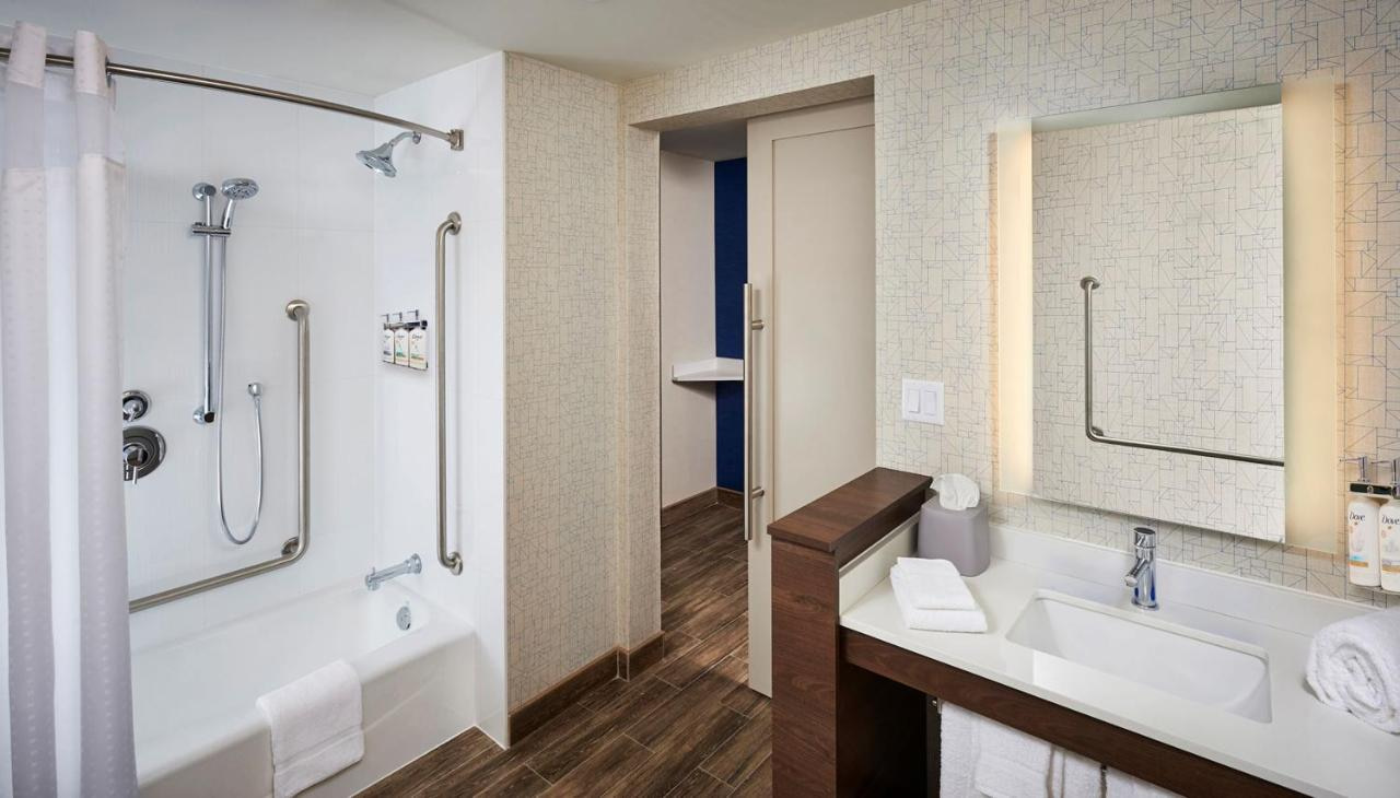 Holiday Inn Express Niagara-on-the-Lake, an IHG Hotel