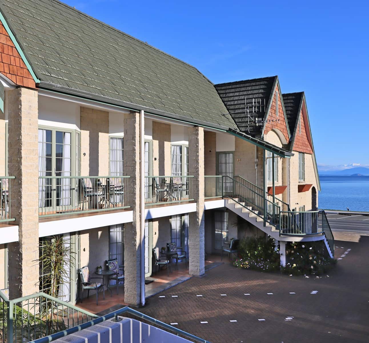 Colonial_Lakefront_Lodge_Taupo_Motel