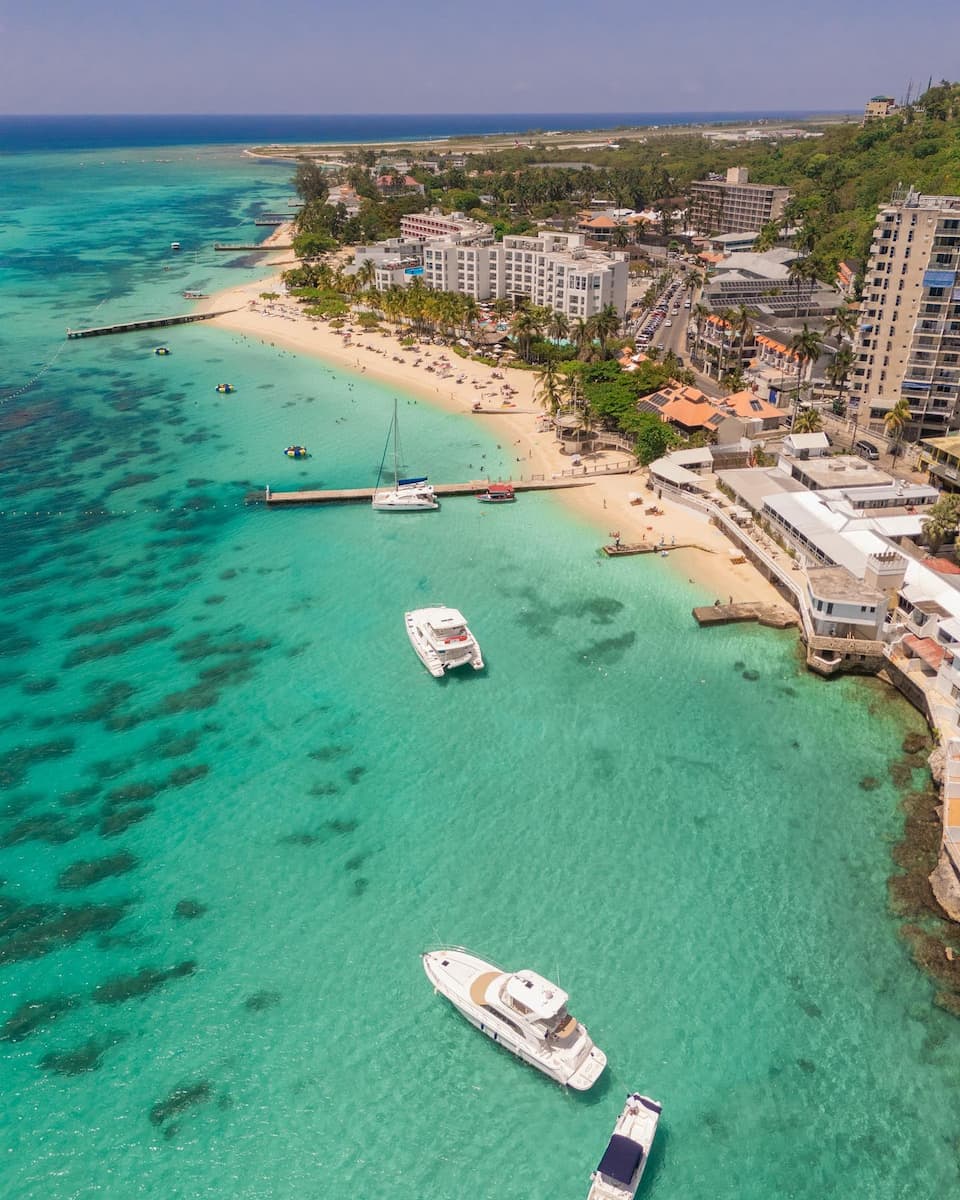 Doctors Cave Beach, Montego Bay Doctors Cave Beach, Montego Bay