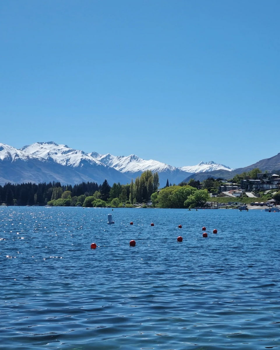 Lake Wanaka South island New Zealand Lake Wanaka South island New Zealand
