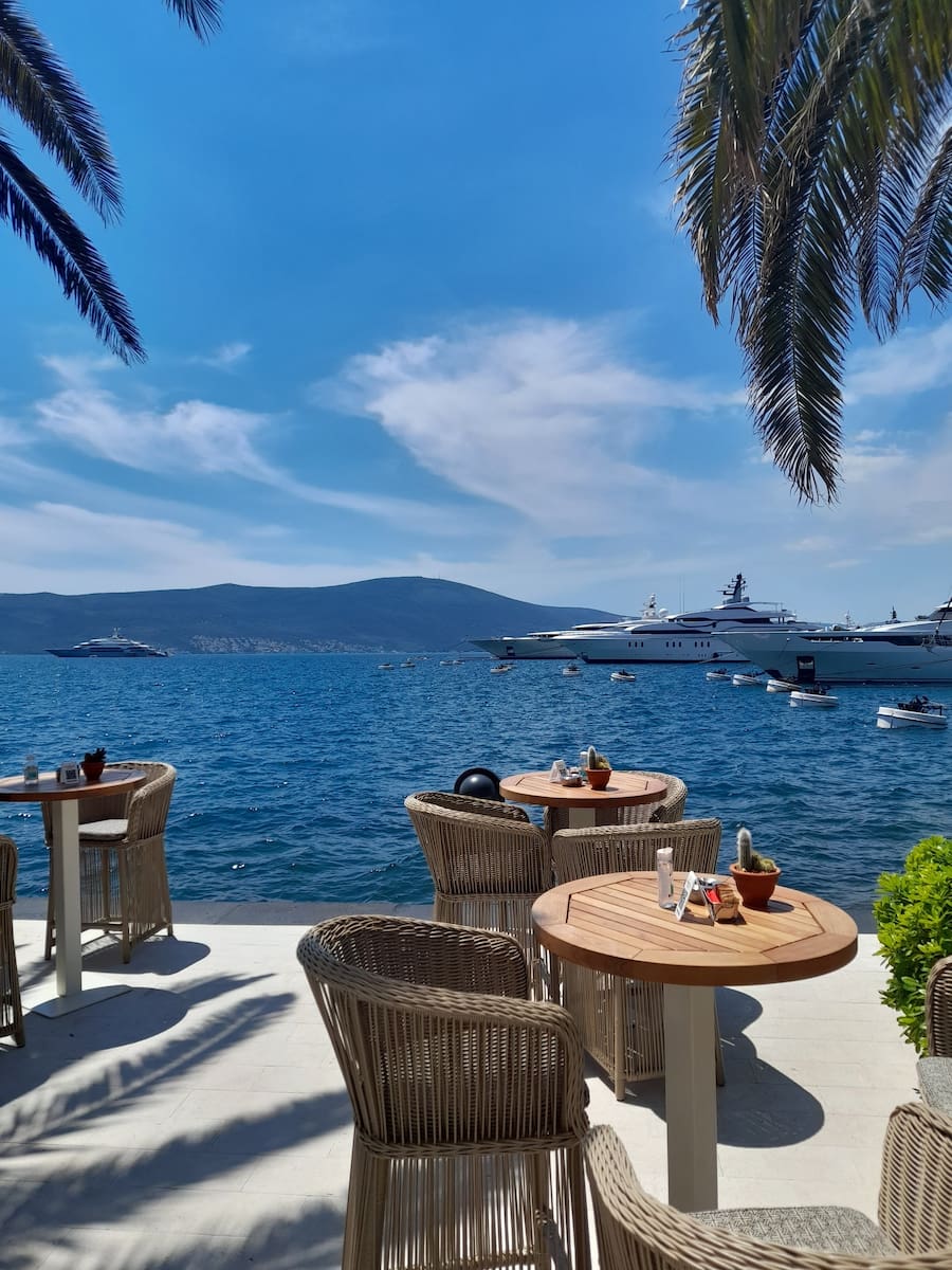 Tivat, Al Posto Giusto Tivat, Al Posto Giusto