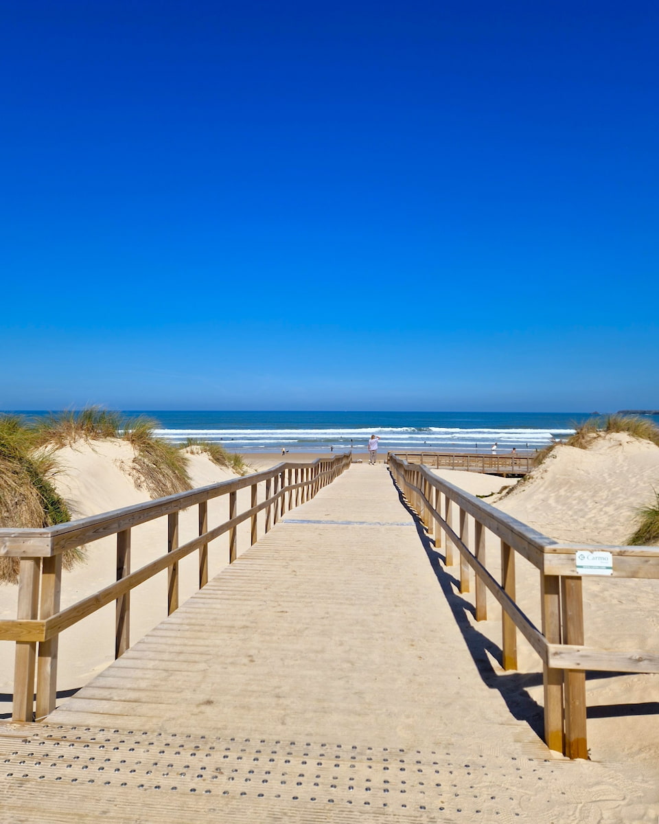 Cova da Alfarroba beach, Portugal Cova da Alfarroba beach, Portugal