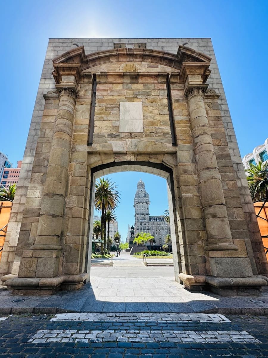 Independence Square, Montevideo, Uruguay Independence Square, Montevideo, Uruguay