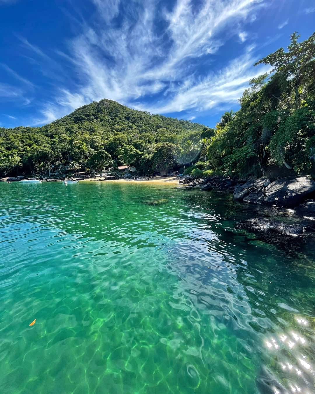 Praia de AraƧatiba, Ilha Grande Praia de AraƧatiba, Ilha Grande