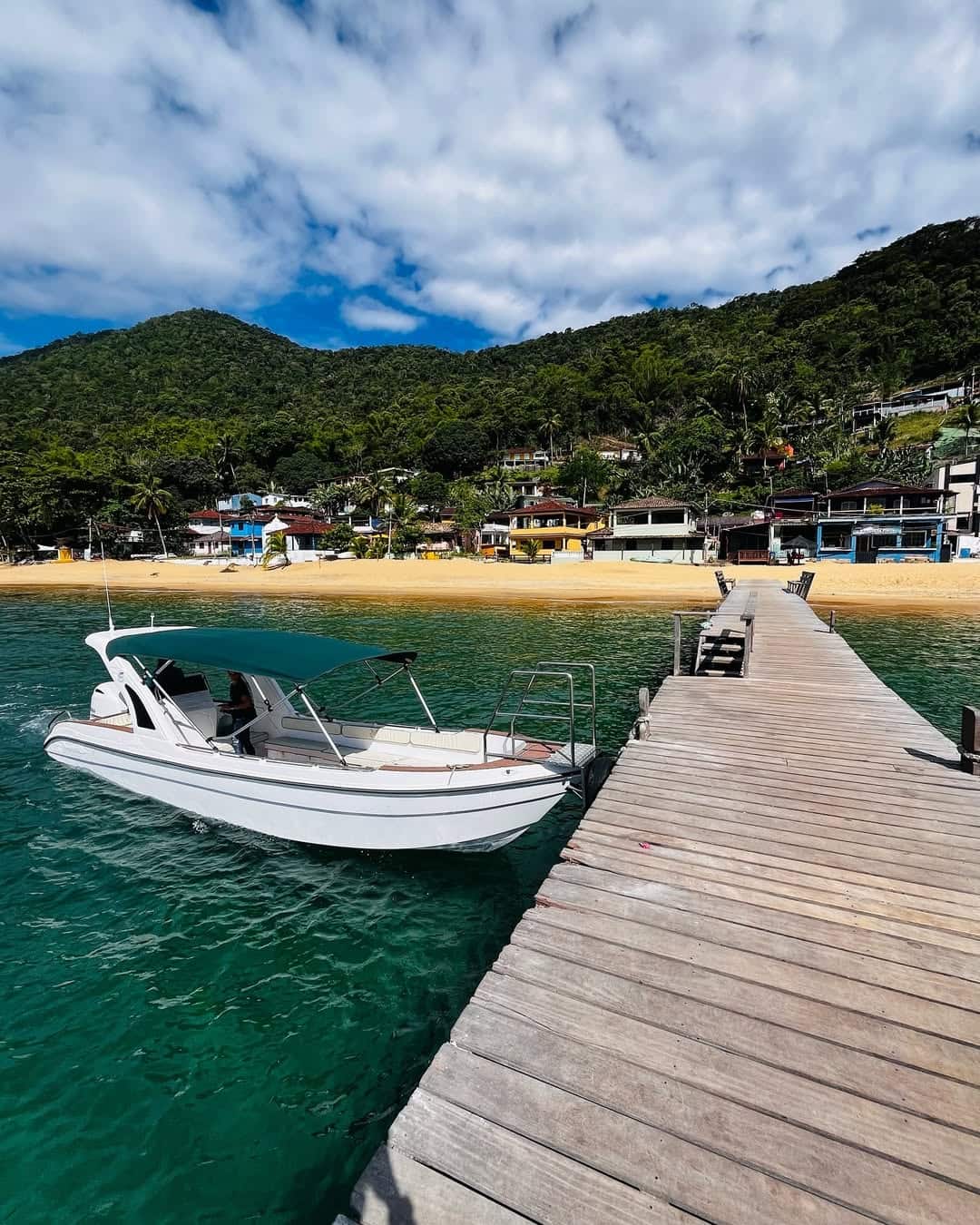 Praia de AraƧatiba, Ilha Grande Praia de AraƧatiba, Ilha Grande