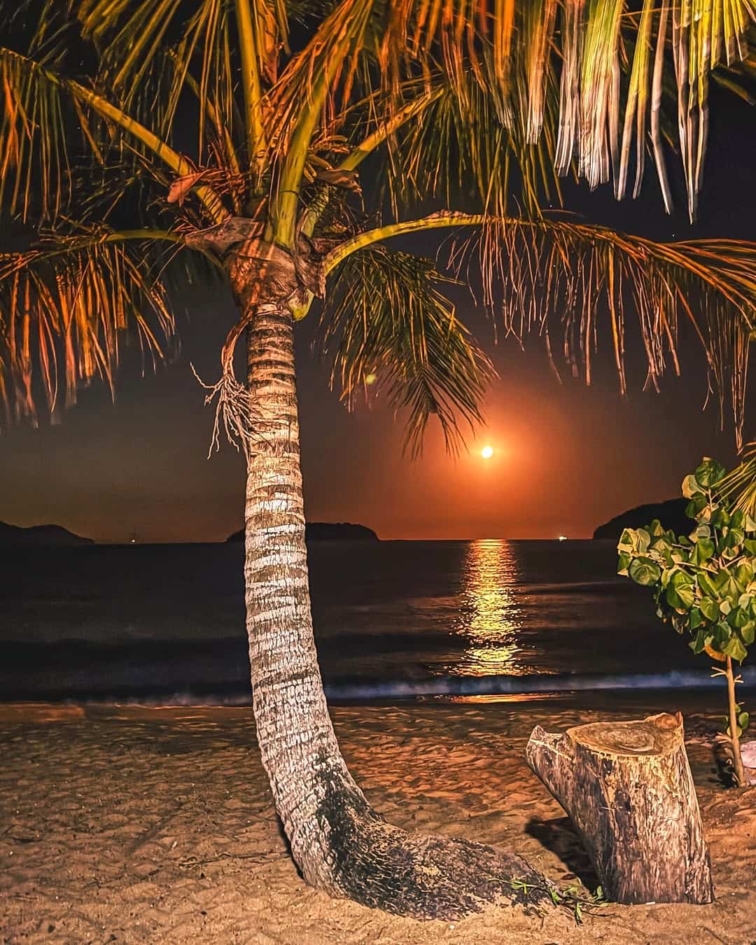 Vila do Abraão Nightlife, Ilha Grande Vila do Abraão Nightlife, Ilha Grande