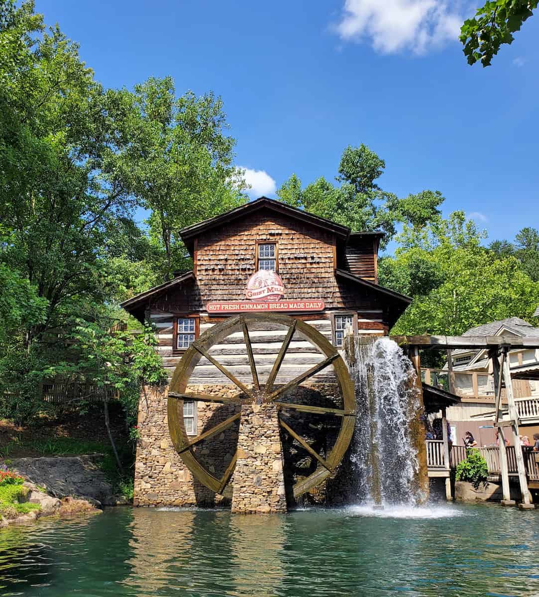 Dollywood theme park, Great Smoky Mountains Dollywood theme park, Great Smoky Mountains