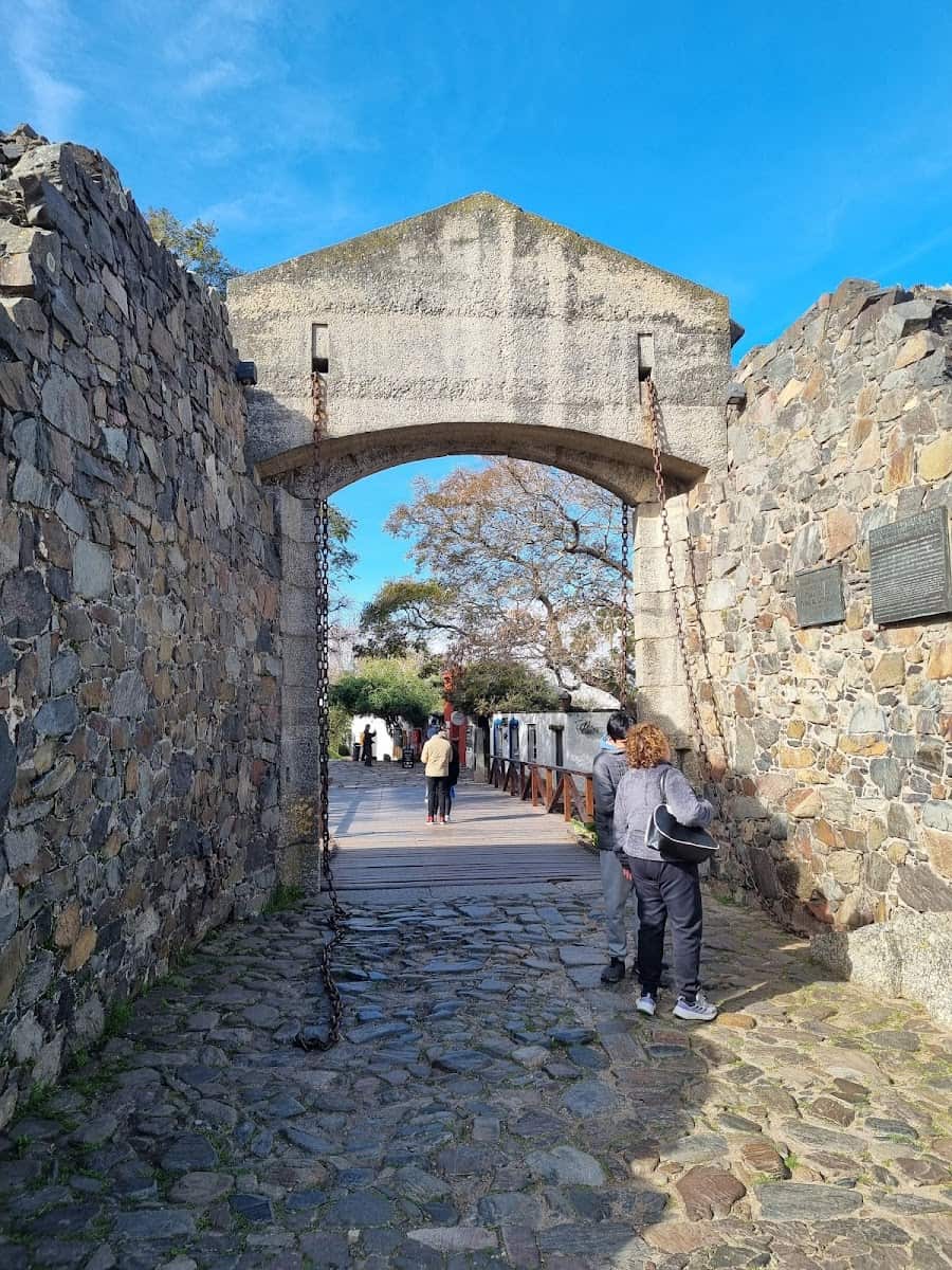 Lighthouse, Colonia del Sacramento Lighthouse, Colonia del Sacramento